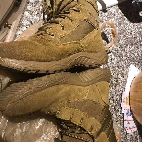 Botas militares color tan para hombre o para mujer, poco uso. - Picture 2 of 6